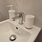 Razor Vista Apartment