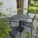 Razor Vista Apartment