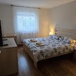 Razor Vista Apartment *