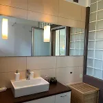 Razor Vista Apartment