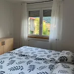 Razor Vista Apartment