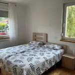 Razor Vista Apartment